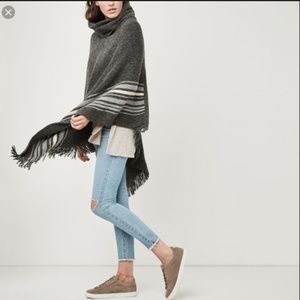 ROOTS Francis Poncho Grey Colour One Size